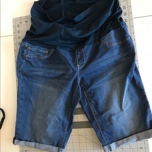 Maternity shorts